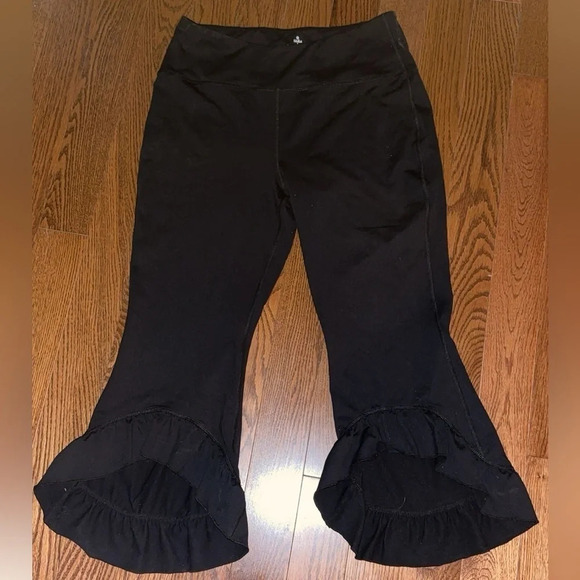 Titika Split  Ruffle Hem Capri Leggings Sz 8 - Picture 2 of 12